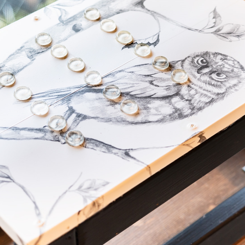 フクロウが描かれたキャットステップの滑り止め。