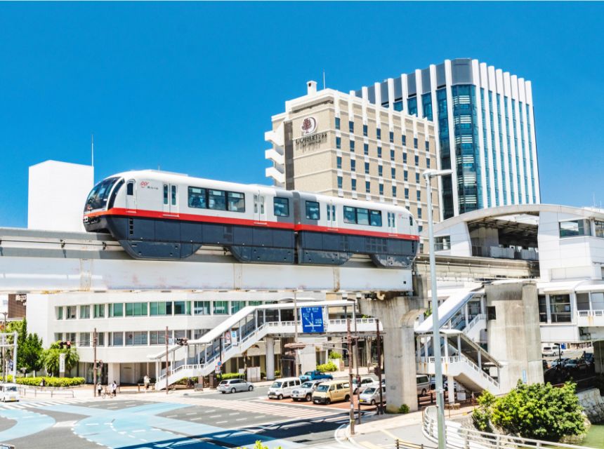 那覇空港駅からてだこ浦西駅を結ぶ「ゆいレール」