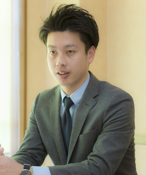 垂水店店長 上野智也