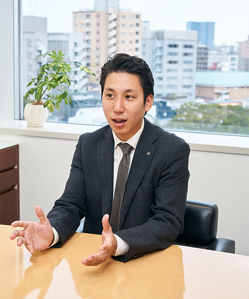 課長 新井 健也