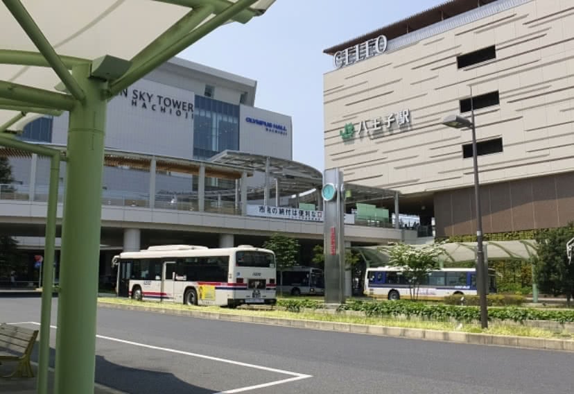 7路線乗り入れる利便性の高い交通網