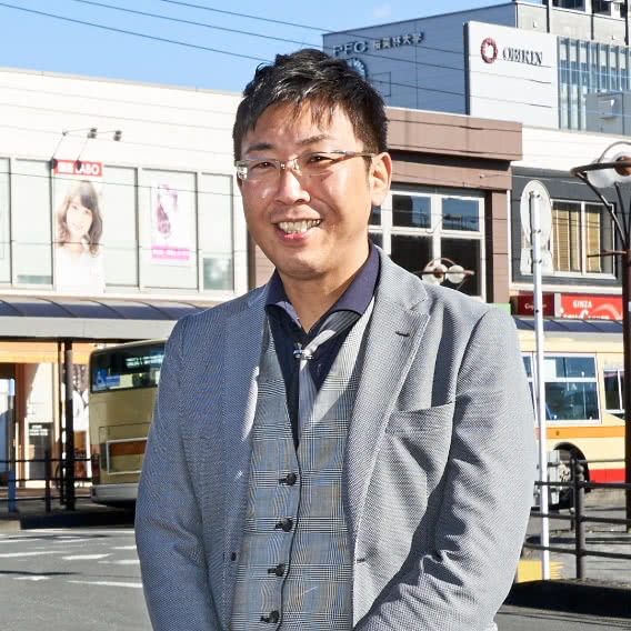 足達朋和さん