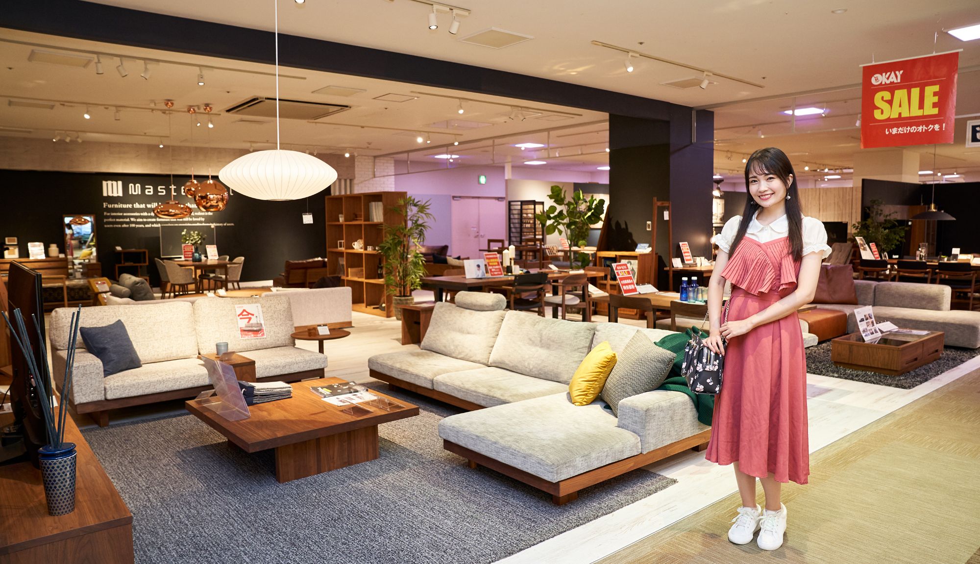 「Seiloo」で見つけたブランドインテリアフェアに訪れたモデルの浅井麻里さん