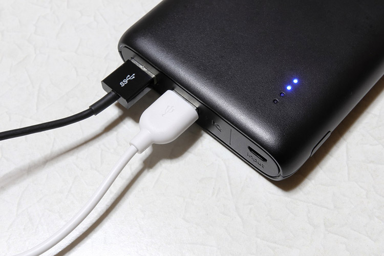 ▲モバイルバッテリーの充電は切らさないようにしておくことが大切。