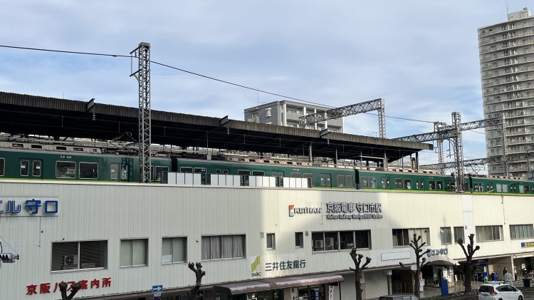 急行も停車する京阪電車守口市駅