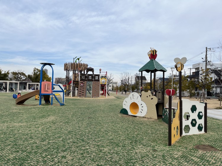 大枝公園には遊具がいっぱい