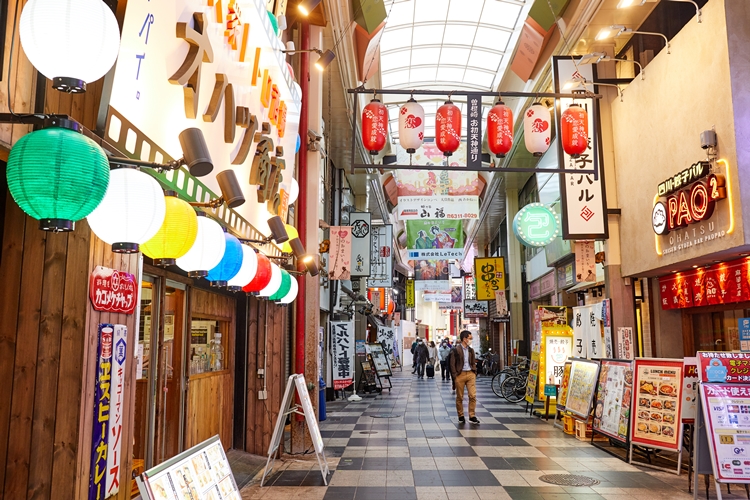 曽根崎お初天神通り商店街
©(公財)大阪観光局