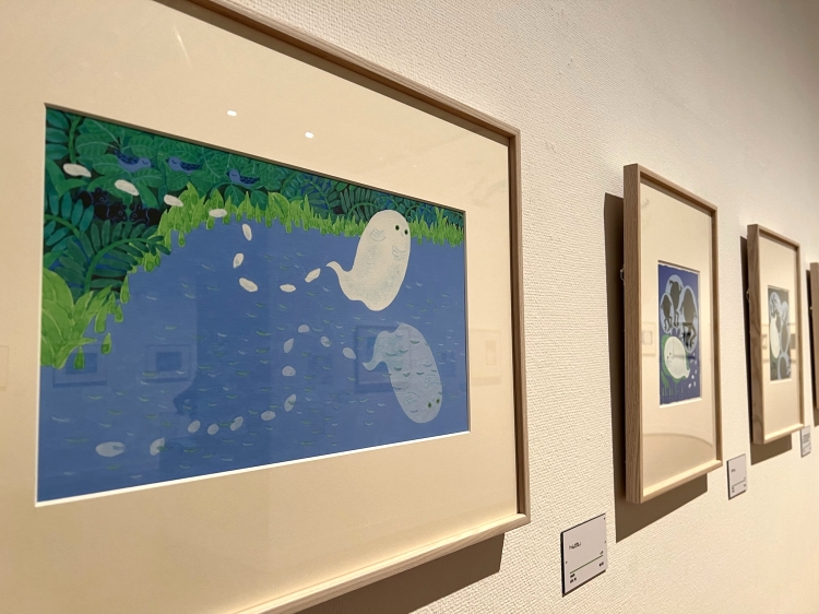 第三章「絵を読む絵本　『純絵本』をめざして」展示風景より。「おばけのどろんどろん」（1980年・ポプラ社）