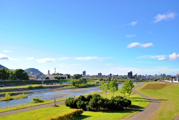 全長820メートル、18.000平米の創生川公園