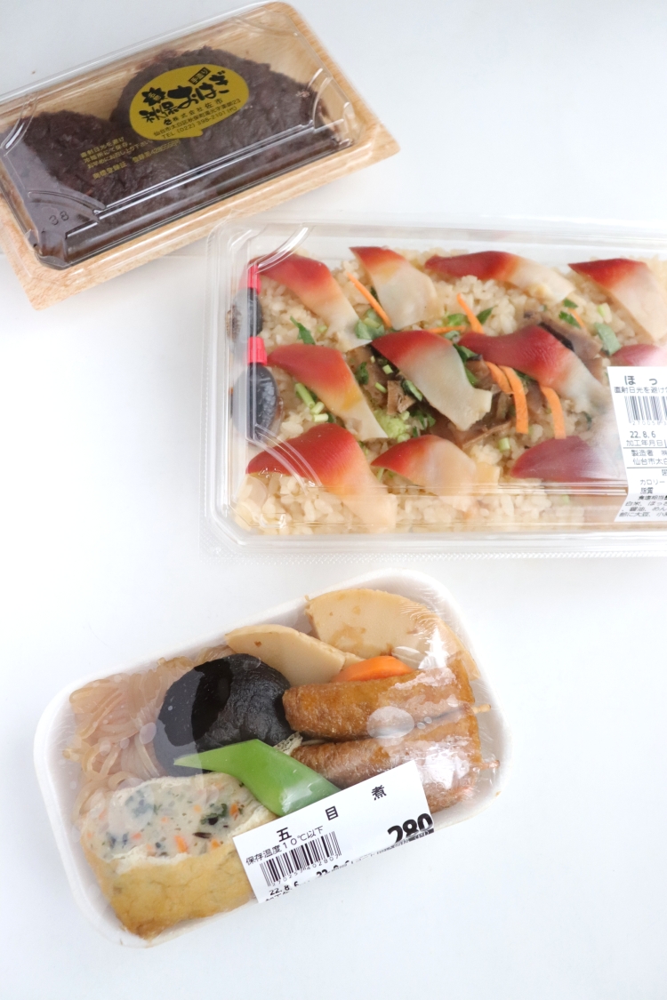 （上から）
秋保おはぎ（２個入り）250円
ほっきごはん（大）600円
五目煮（小）280円
