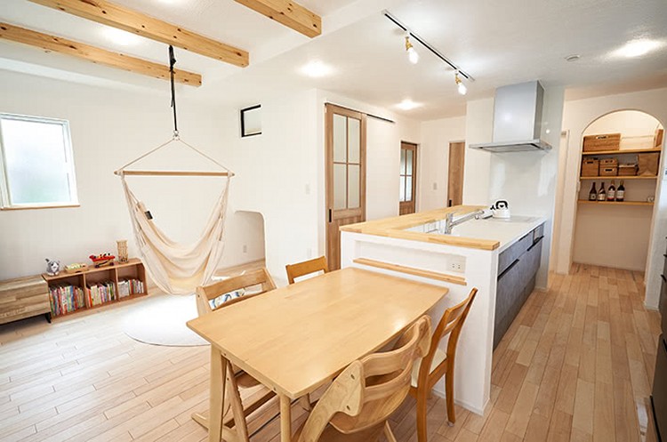 手前のヌックと奥のアールの壁が柔らかな印象
HOUSE LABO（東京都八王子市）