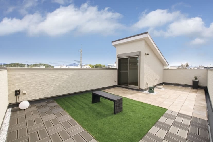 株式会社むつみ住建が手がける分譲住宅の屋上。もう一つの部屋として活用できる広いスペースになっています