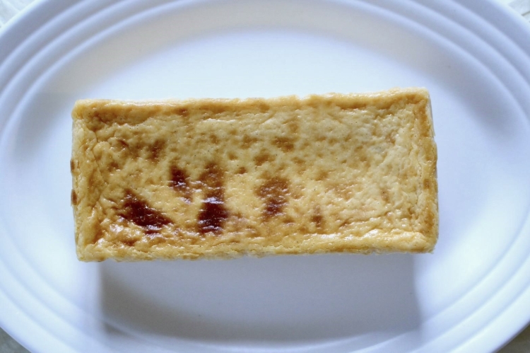 上から見た「きみチー（※ケーキの愛称）」。どことなく卵を感じます
