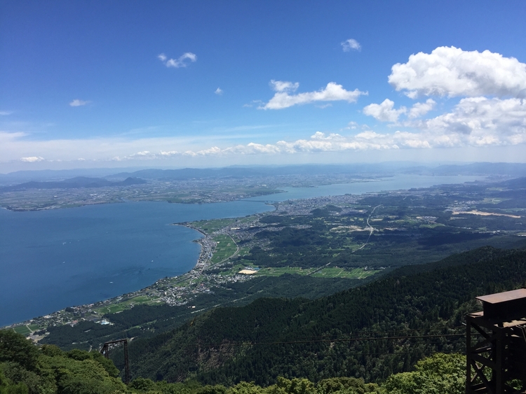 琵琶湖沿いに広がる大津市