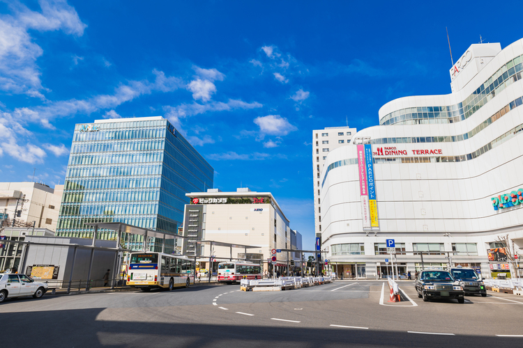調布駅北口のバスターミナル