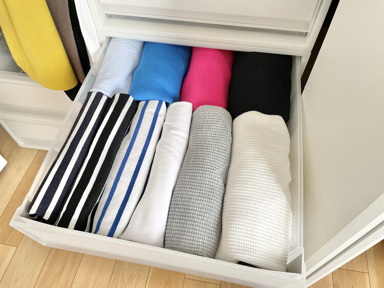 立てて収納すればどこに何があるか一目瞭然