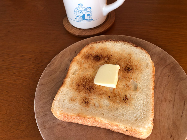 ▲バターをのせて、いただきます！