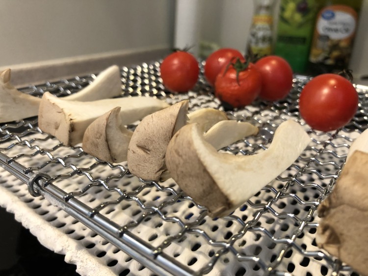 ▲野菜類ときのこもまとめて焼いてみました。ヘルシー朝食セット！