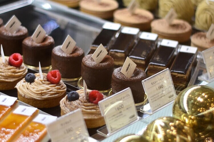 メゾン シーラカンス店内のショーケース。美しいケーキがずらり
画像提供：kazunori ikeda individuel
