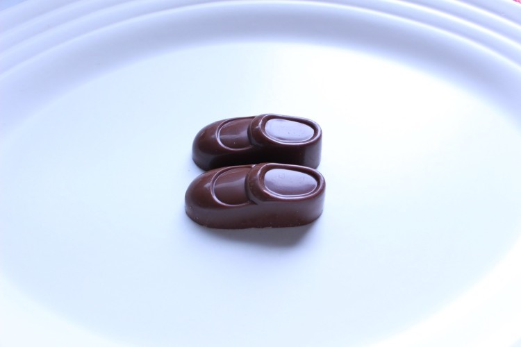 包みを開けると、つやつやなチョコレートが