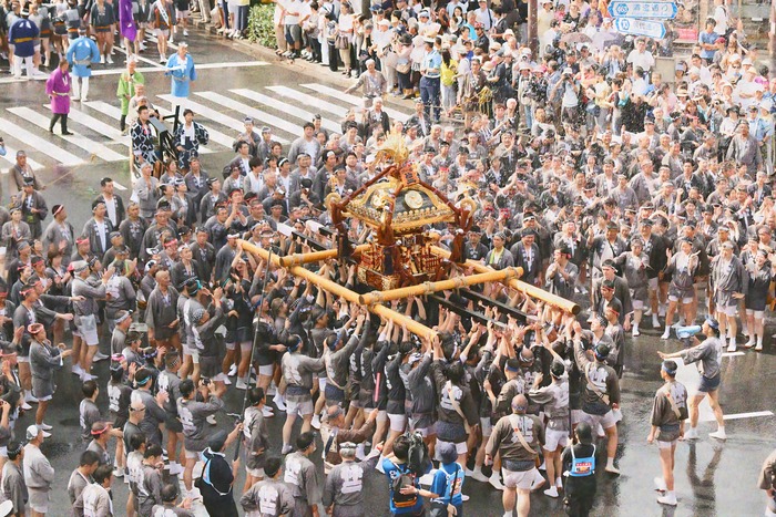 深川八幡祭り（富岡八幡宮）
資料提供：江東区広報広聴課