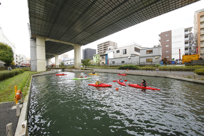 竪川河川敷公園カヌー・カヤック場 
資料提供：江東区広報広聴課