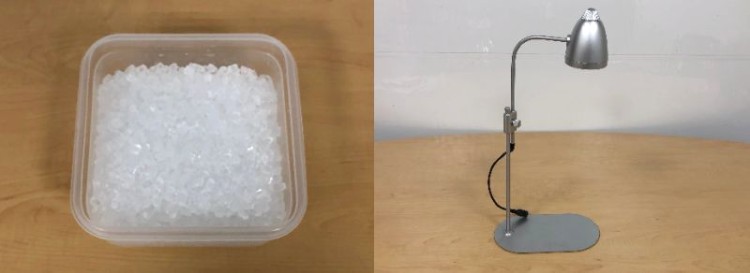 水のカルキ抜きに使用するハイポ（左）。ボトルの中をよく見たいならライトは必須（右）