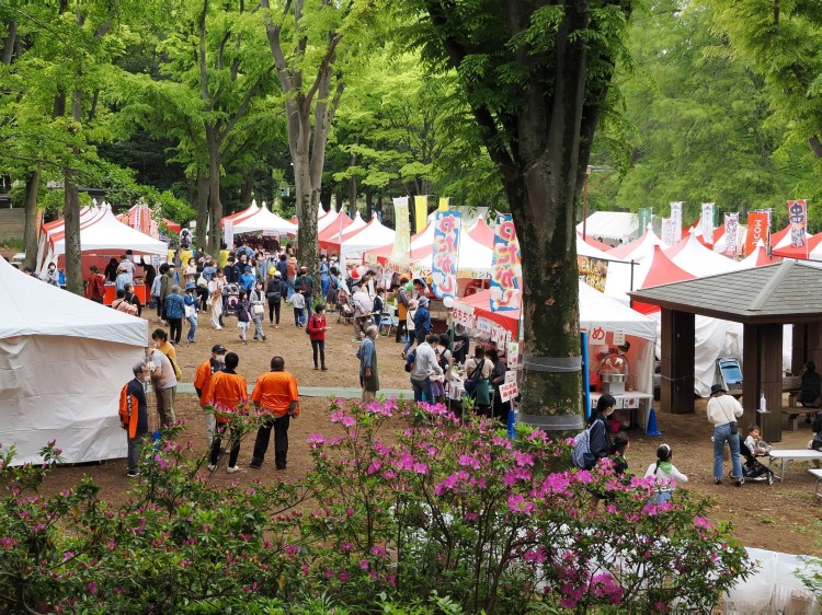 石神井公園の各広場に数多くの模擬店が出店
画像提供：照姫まつり事務局