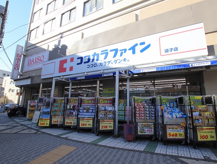 ▲ココカラファイン 逗子店。2階には100円ショップのダイソーがある