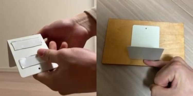 粘着テープを貼ってトレーの裏に貼り付けるだけ