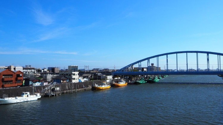 東西線が走る鉄橋