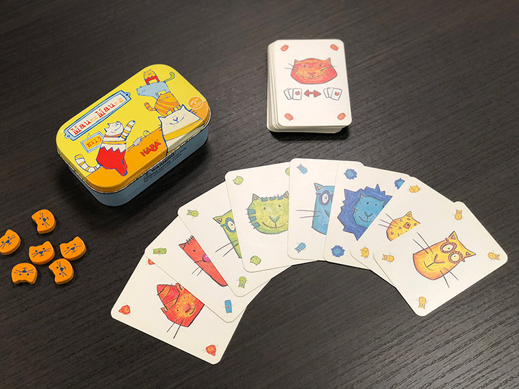 ▲お菓子が入っていそうな絵柄の缶に、カードとチップが入っています。小さいので旅行にも持ち運びOK