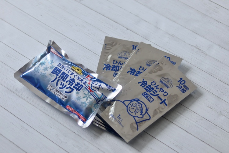 夏の防災グッズに欠かせない、冷却シートや冷却パックなどの冷却剤