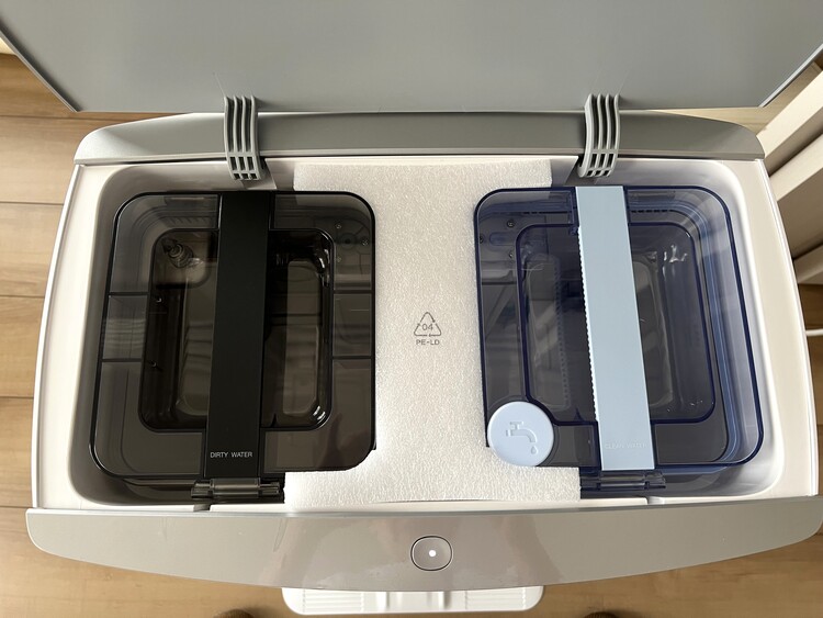 タンクの間の発泡スチロールは取り外してから使います