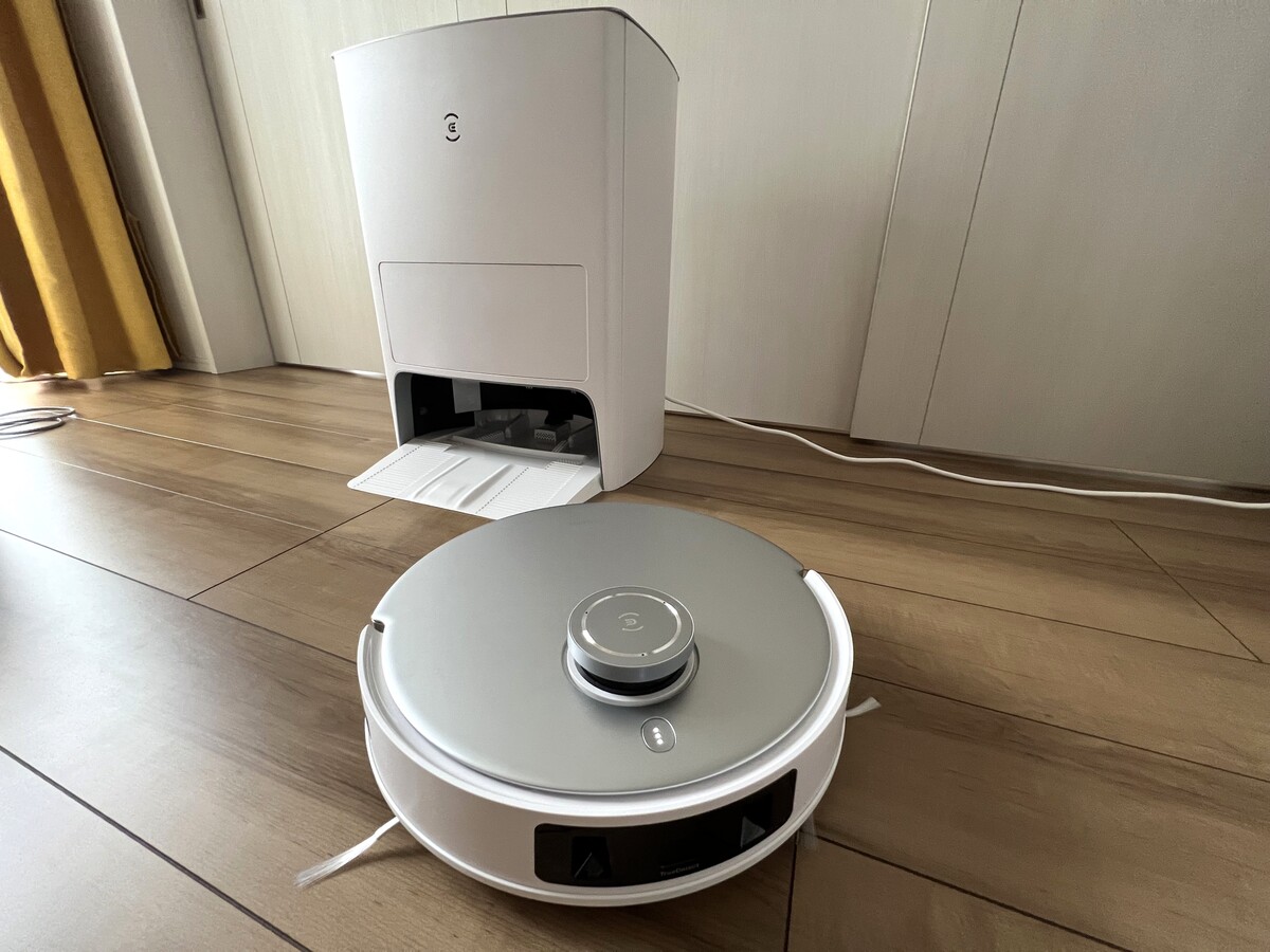 エコバックスのロボット掃除機「DEEBOT T20 OMNI」を本音レビュー！ モップ自動リフトアップや、ゴミの自動収集機能で快適な毎日を送れる？