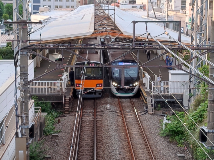 あざみ野駅ホームの様子