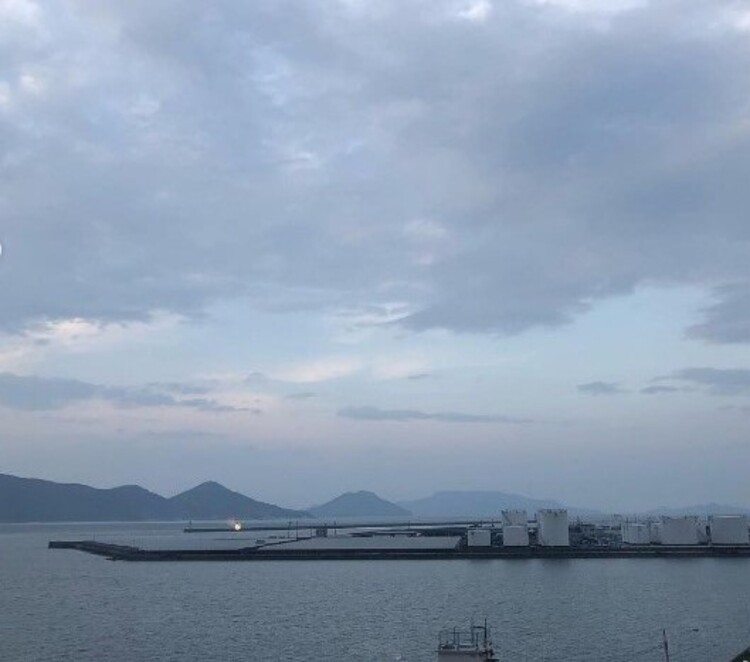 高松には海を見渡しながら過ごせる心地よいロケーションが多い