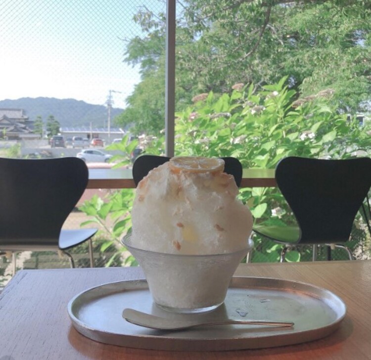 食べ物のシズル感はもちろんのこと、ロケーションも生かしながら撮影