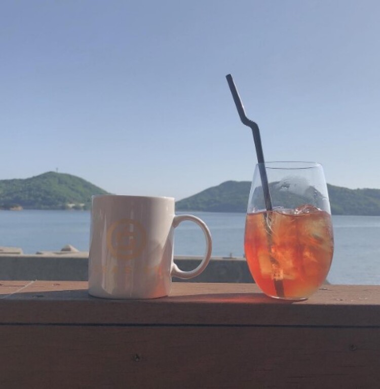 小豆島に遊びに行った際に見つけた「SEASiON」。離島ならではの風景にも心惹かれるそう