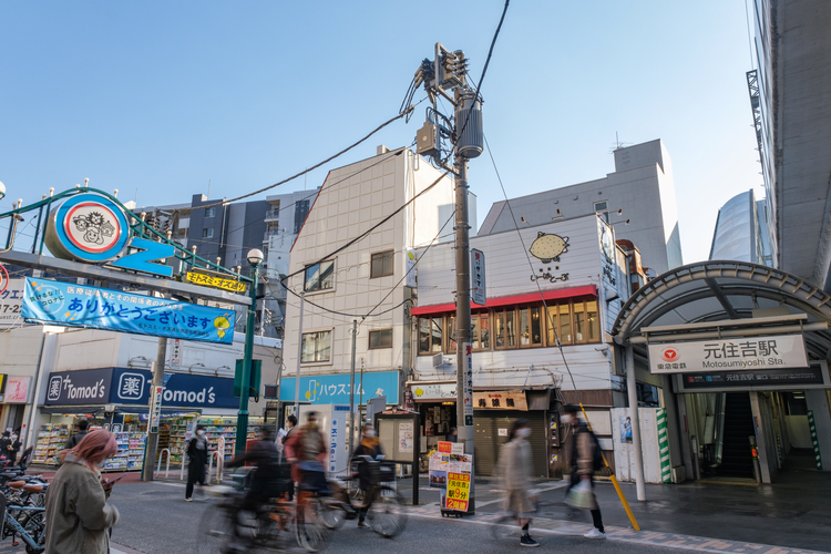元住吉駅前の様子
