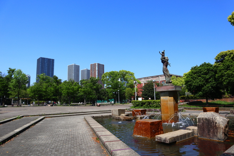 中原平和公園から見た武蔵小杉のマンション群