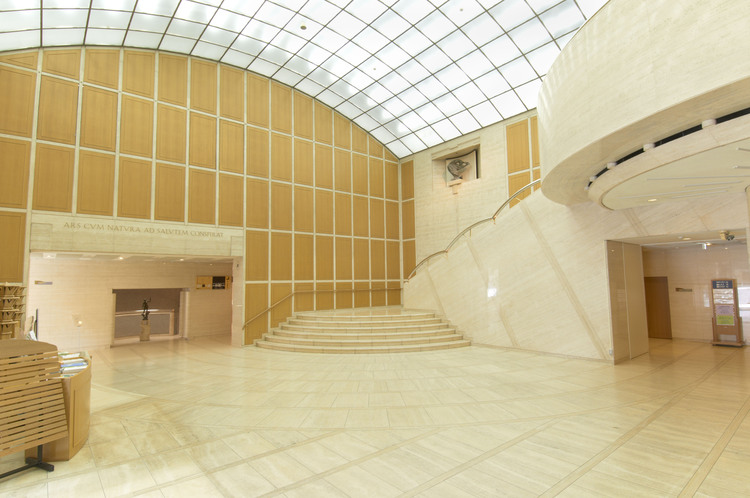 世田谷美術館エントランスホール
写真提供：世田谷美術館
