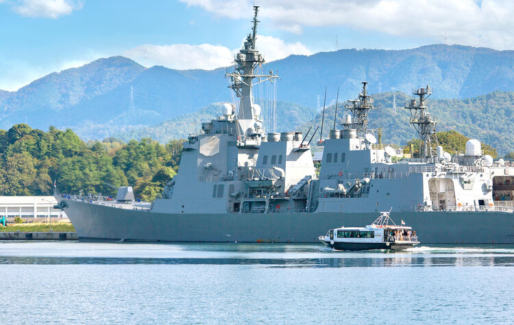 海軍ゆかりの港めぐり遊覧船
©舞鶴観光協会