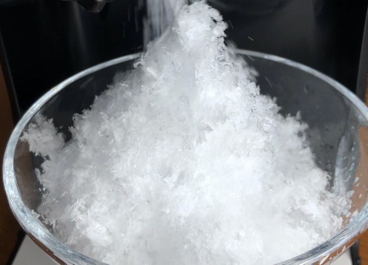 ▲氷の粒が荒く、シャープなかき氷ができました。ジャリジャリ感が伝わるでしょうか？