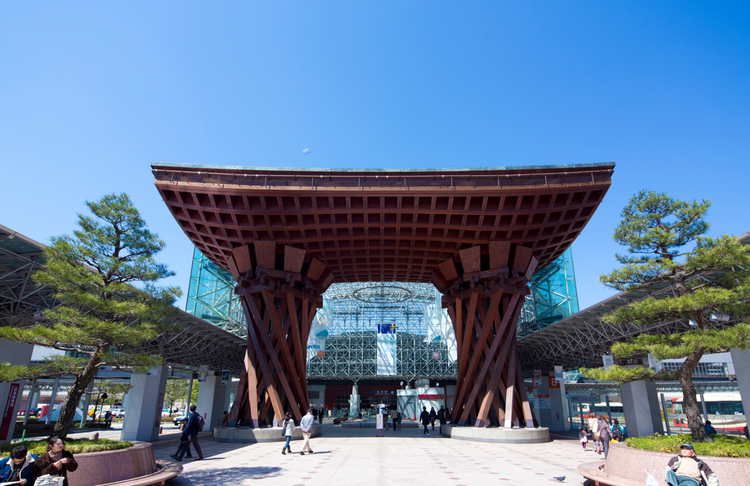 金沢駅（鼓門）
画像提供：金沢市