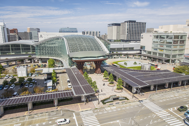 JR金沢駅
画像提供：金沢市