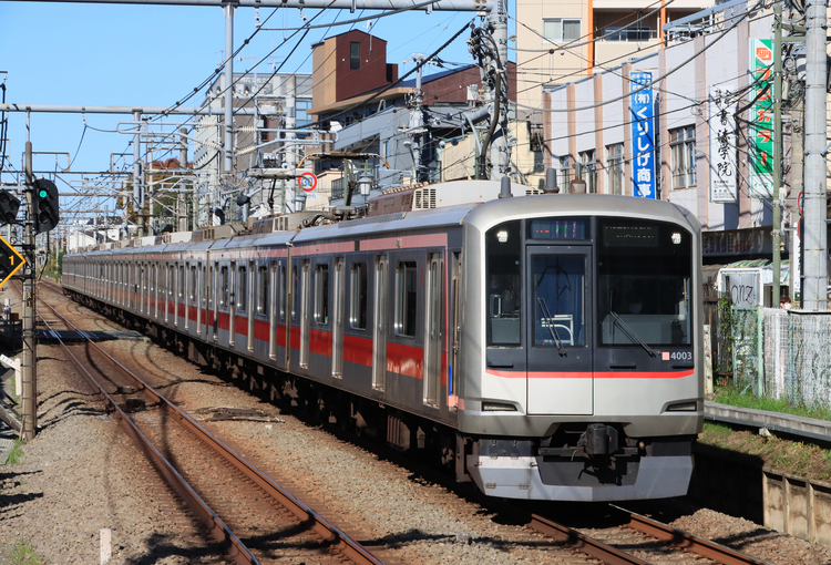 西武鉄道　東久留米駅の東急5000系