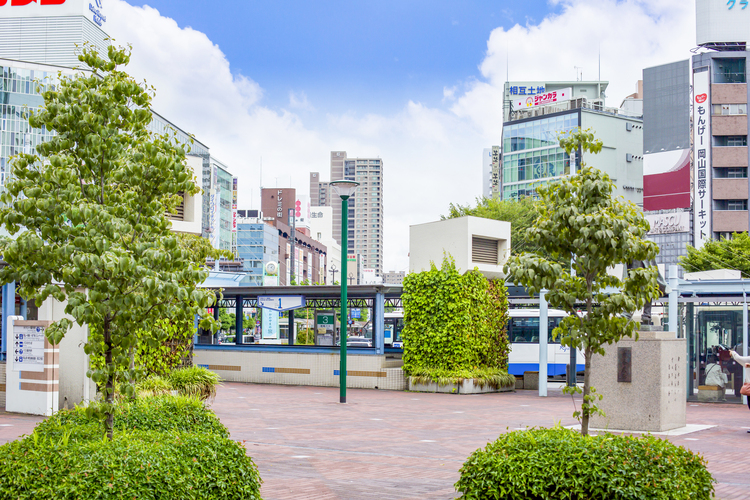 岡山駅東口の様子