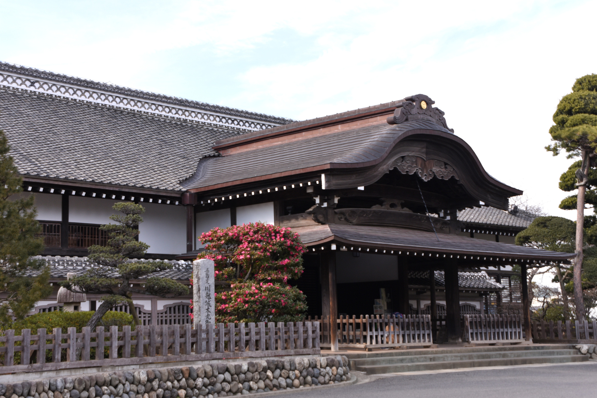 1457年に太田道真・道灌（どうかん）父子が築いたといわれている川越城は、観光客が訪れる人気スポット