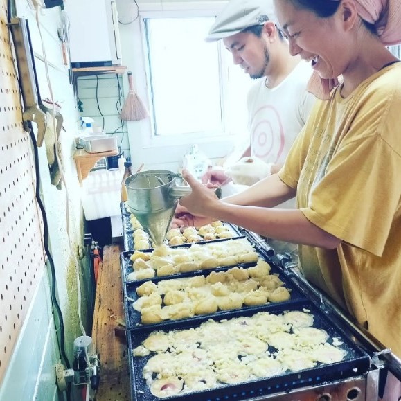  南阿蘇村の北西にある菊池市から手伝いにきてくれたお店の常連さん